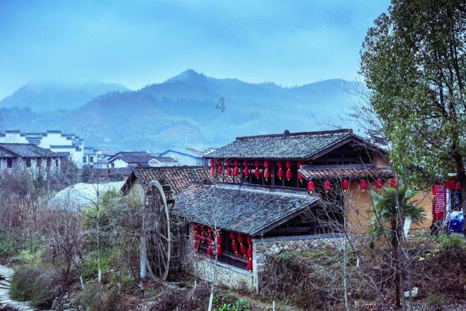 云南一在建高速公路发生交通事故致8人死亡